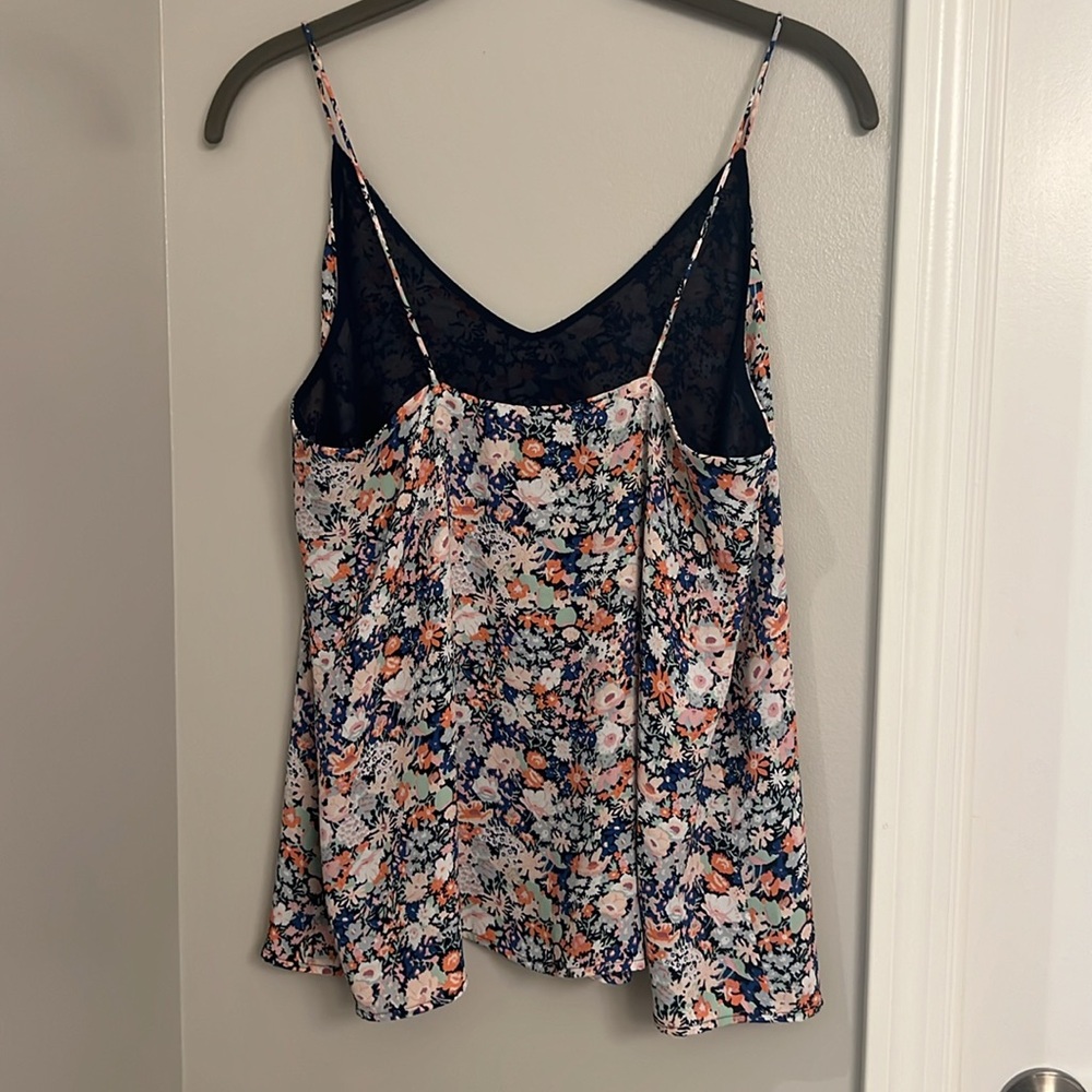 Loft pretty floral top size XS NWT❤️ - Picture 3 of 4